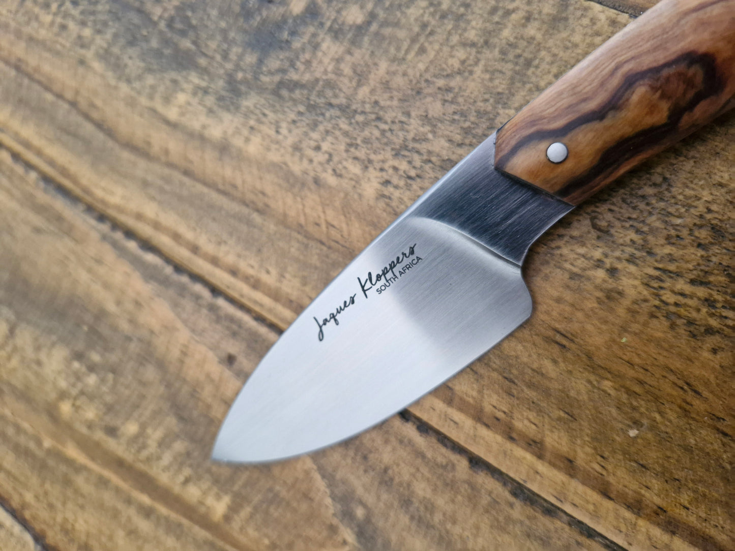 JRK Drop point Shark tooth Knife "Wild Olive"
