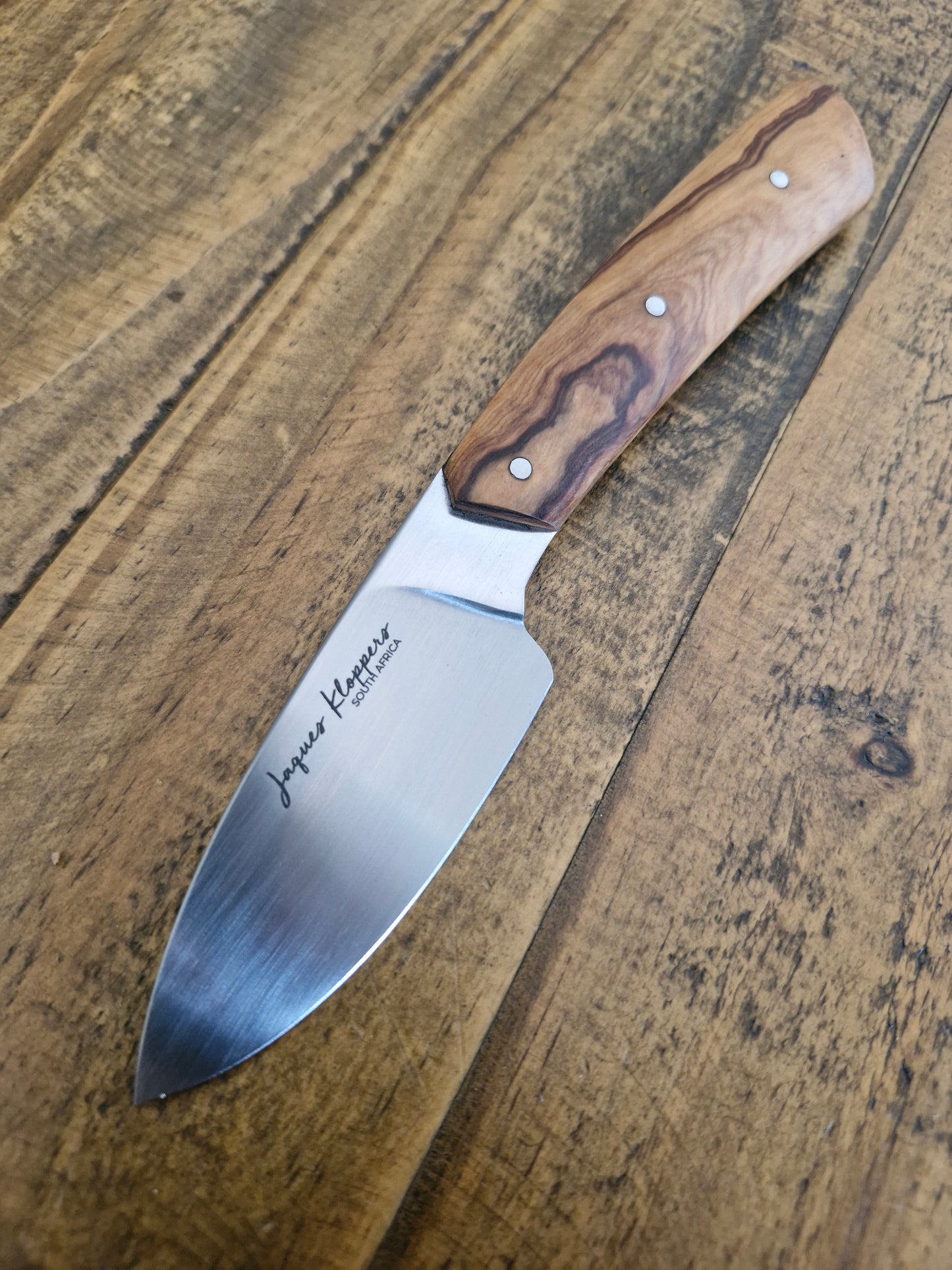 JRK Drop point Shark tooth Knife "Wild Olive"