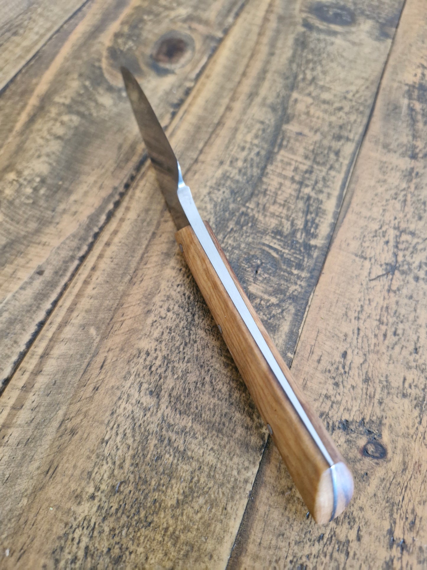 JRK Drop point Shark tooth Knife "Wild Olive"